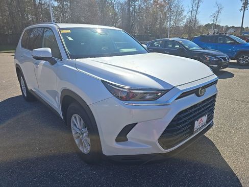 Certified 2024 Toyota Grand Highlander XLE image 3