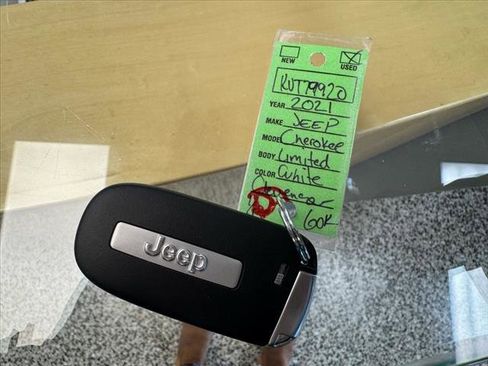 Used 2021 Jeep Cherokee Limited image 18