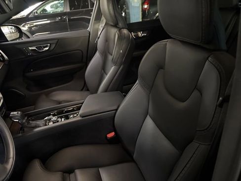 Used 2020 Volvo V60 T5 Cross Country image 7