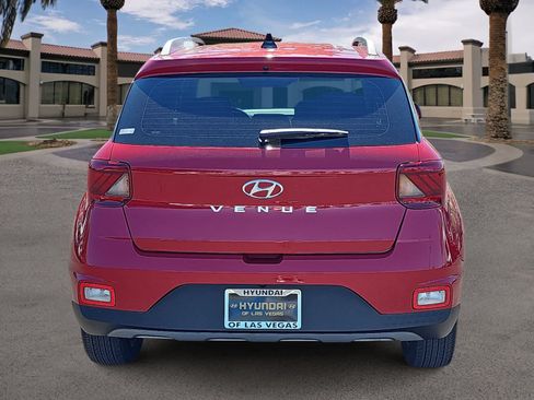 Used 2022 Hyundai Venue Limited FWD image 7