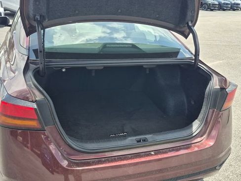 Used 2024 Nissan Altima 2.5 SV FWD image 3