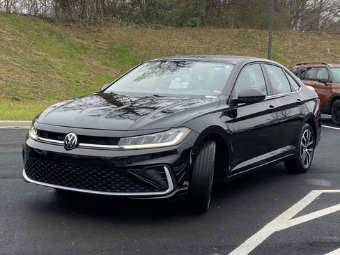 Used 2025 Volkswagen Jetta SE image 5