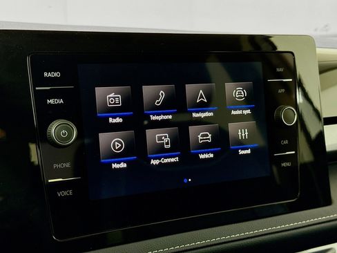 Certified 2025 Volkswagen Taos SEL image 15