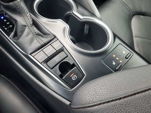 Used 2018 Toyota Camry L image 36