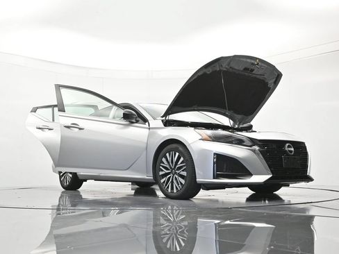 Certified 2024 Nissan Altima 2.5 SV FWD image 49