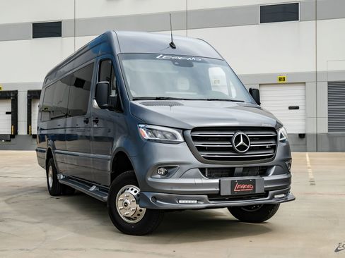 Used 2023 Mercedes-Benz Sprinter 3500 image 21