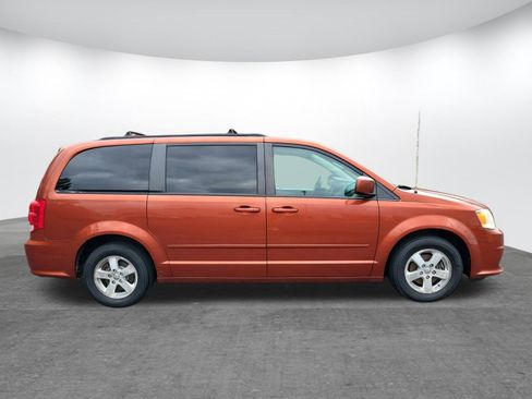 Used 2012 Dodge Grand Caravan SXT image 2