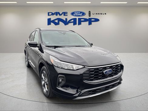 Used 2024 Ford Escape ST-Line Select w/ Tech Pack #2 image 2