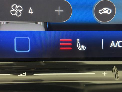 Used 2025 Volkswagen Tiguan SE image 23