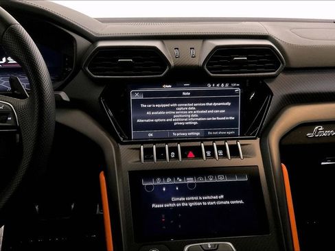 Used 2022 Lamborghini Urus image 11