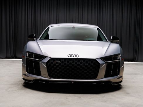 Used 2018 Audi R8 V10 w/ Premium Package image 17