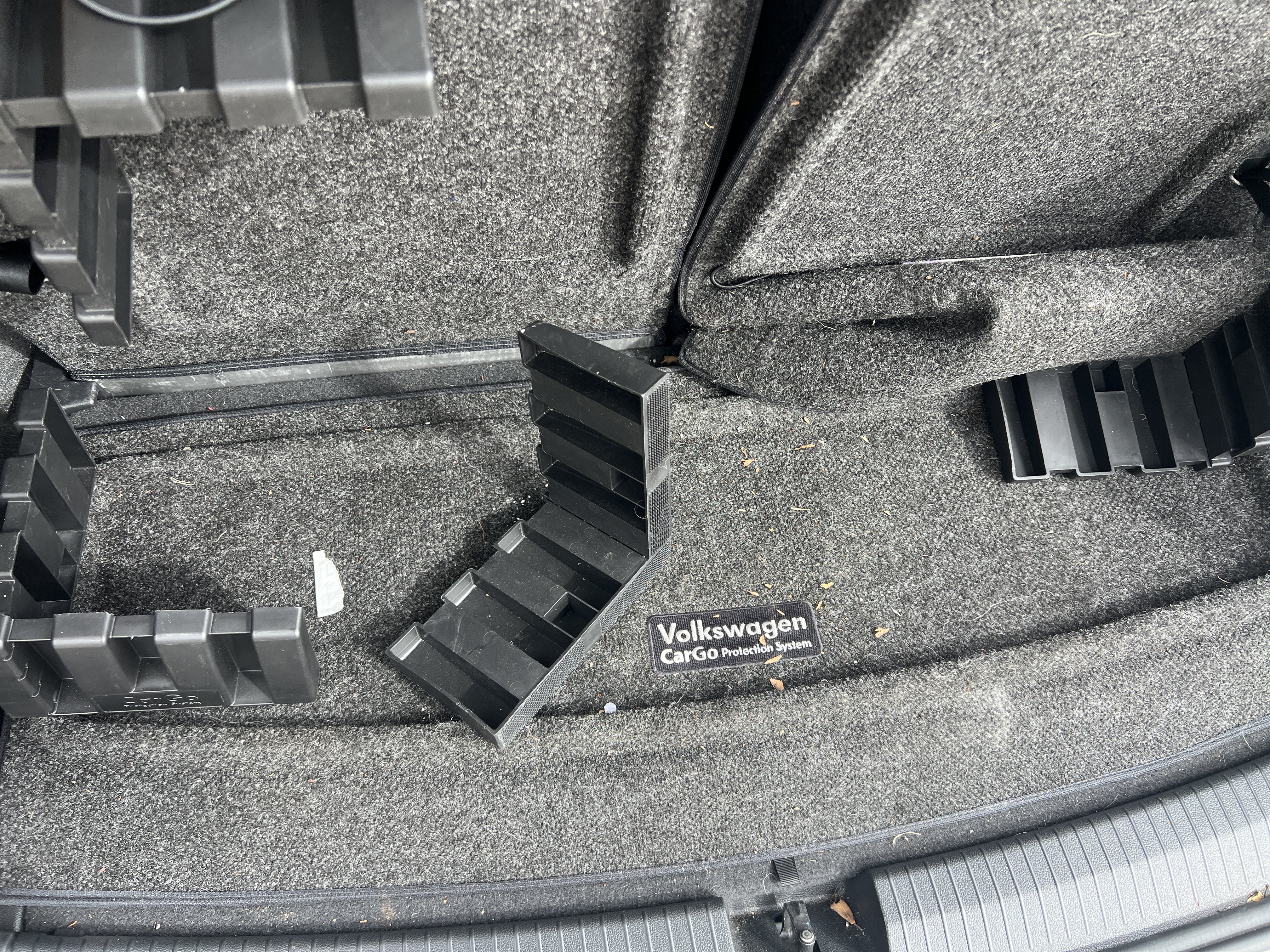 Used 2023 Volkswagen Tiguan SE w/ Panoramic Sunroof Package FWD image 28