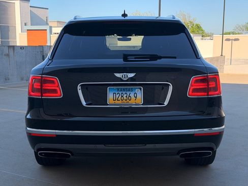 Used 2018 Bentley Bentayga image 6