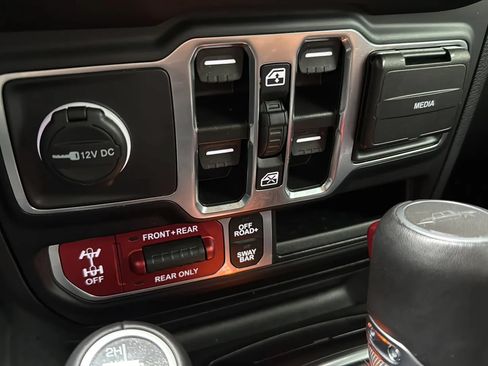Used 2023 Jeep Gladiator Rubicon w/ LED Lighting Group AWD/4WD image 32