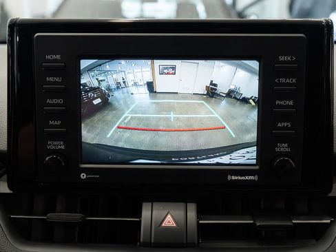 Used 2021 Toyota RAV4 LE image 13