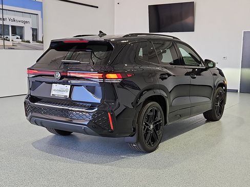 New 2026 Volkswagen Tiguan SE R-Line FWD image 9