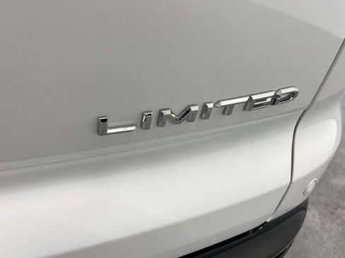 Used 2025 Toyota Crown Signia w/ Advanced Technology Package image 12