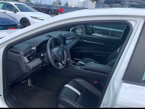 Certified 2025 Toyota Camry SE w/ Convenience Package image 3