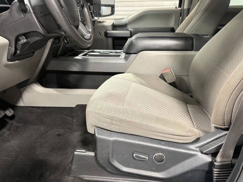 Used 2017 Ford F250 XLT w/ XLT Premium Package AWD/4WD image 10