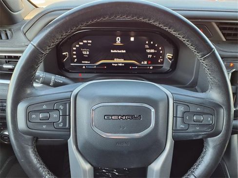 Used 2022 GMC Yukon XL Denali w/ Denali Premium Package image 12