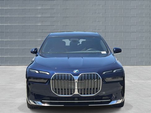 Used 2023 BMW i7 xDrive60 AWD/4WD image 2