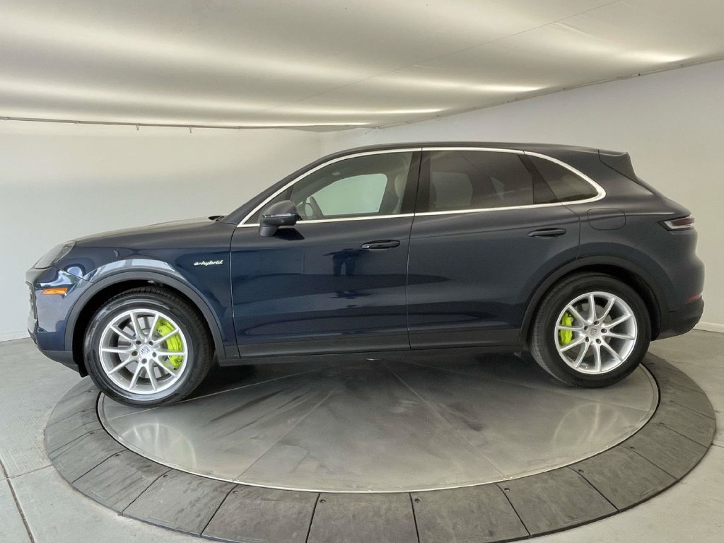 Certified 2024 Porsche Cayenne AWD/4WD image 2