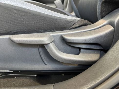 Used 2025 Nissan Versa SV FWD image 22