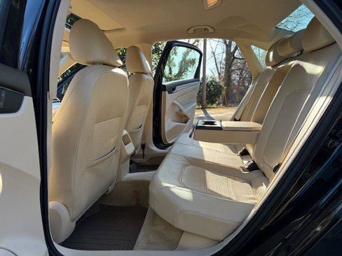 Used 2012 Volkswagen Passat TDI SE image 7