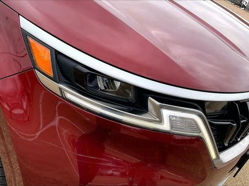 Certified 2024 Kia Carnival LX image 29