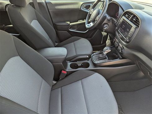 Used 2022 Kia Soul LX w/ Technology Package image 11