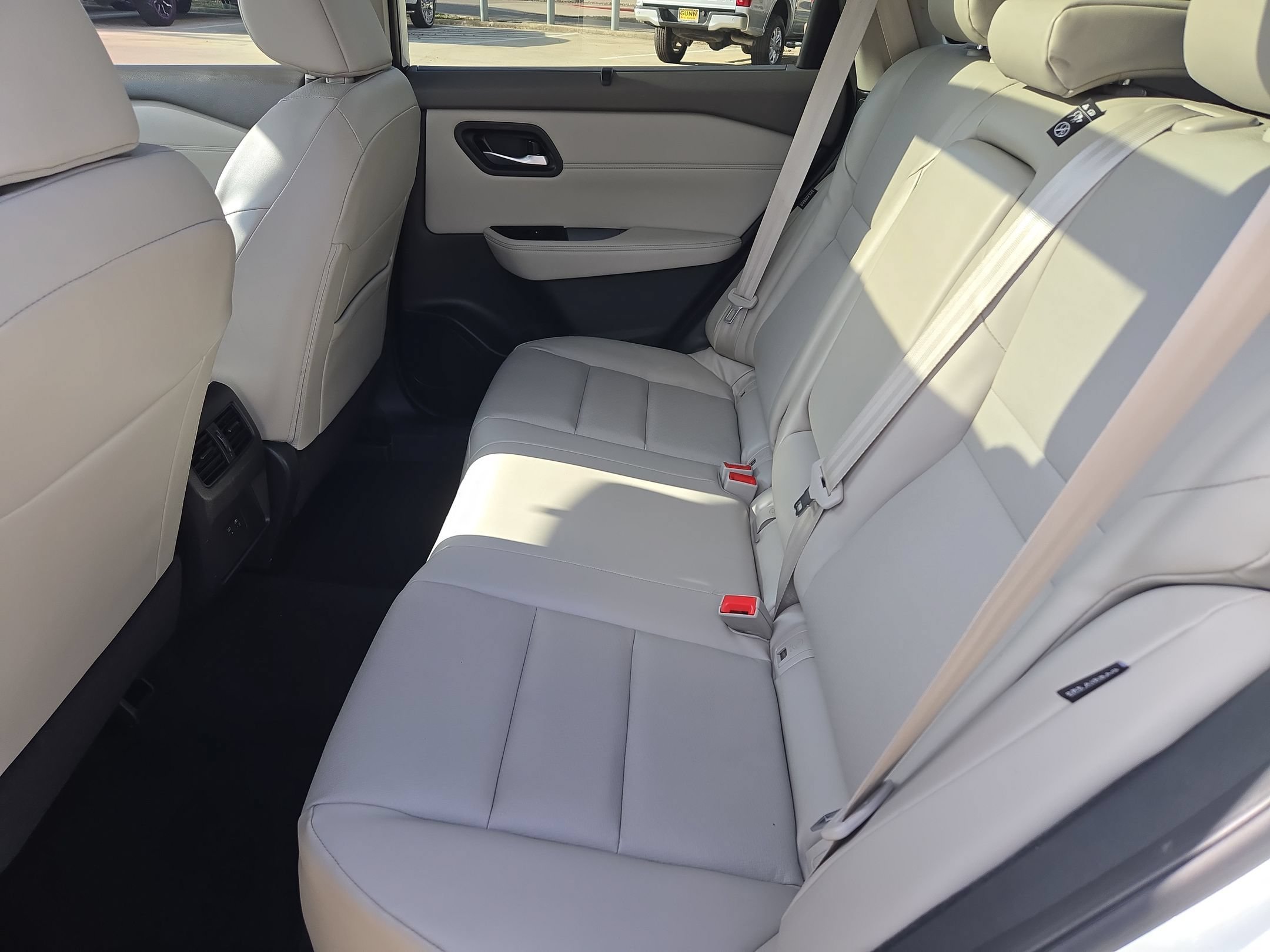 Used 2023 Nissan Rogue SV w/ SV Premium B Package FWD image 14