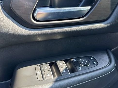 Used 2025 Nissan Armada SV AWD/4WD image 13