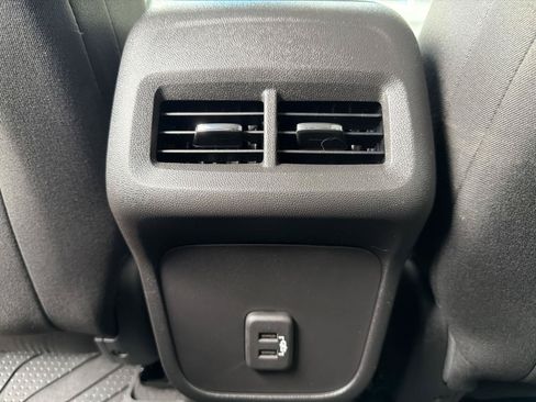 Used 2023 Chevrolet Equinox LT AWD/4WD image 37