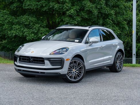 Certified 2026 Porsche Macan AWD/4WD image 1
