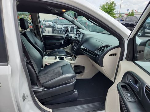 Used 2020 Dodge Grand Caravan SXT FWD image 21