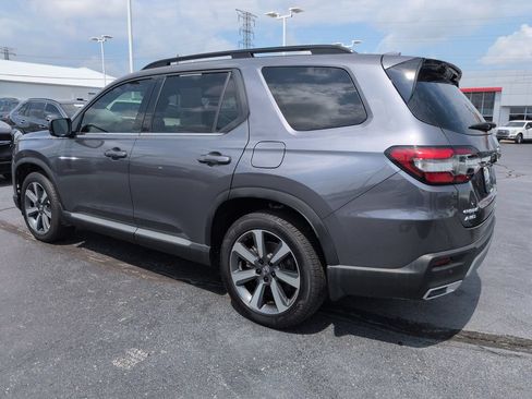 Used 2025 Honda Pilot Elite image 3