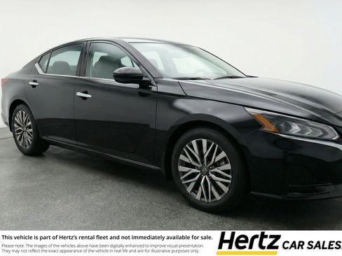 Used 2025 Nissan Altima 2.5 SV image 1