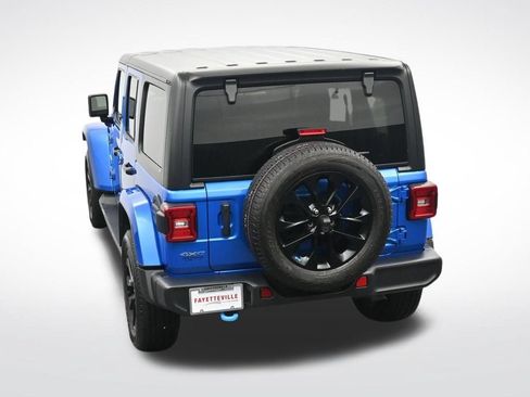 Used 2022 Jeep Wrangler Unlimited Sahara AWD/4WD image 27