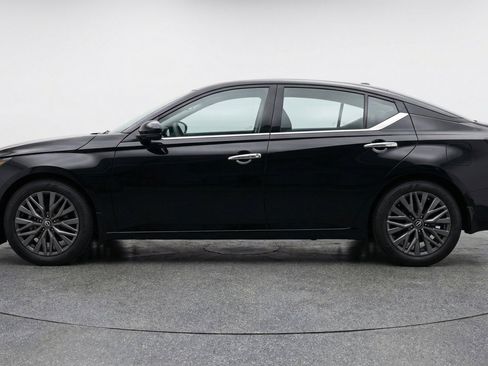 Used 2025 Nissan Altima 2.5 SV FWD image 5