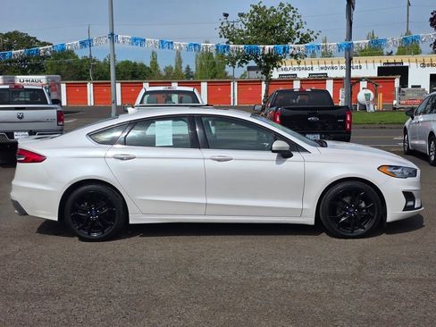 Used 2019 Ford Fusion SE w/ Equipment Group 151A FWD image 8