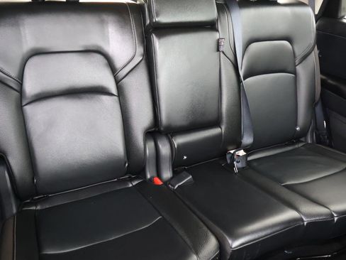 Used 2024 Nissan Pathfinder SL FWD image 19