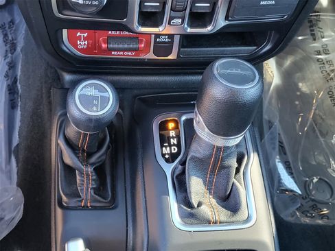 Used 2022 Jeep Gladiator Mojave image 23