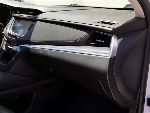 Used 2017 Cadillac XT5 Luxury image 16