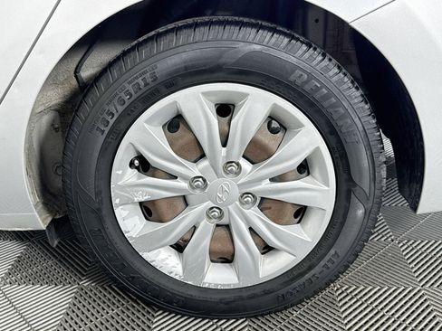 Used 2019 Hyundai Accent SE FWD image 34