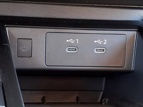 Used 2025 Nissan Kicks SR image 19