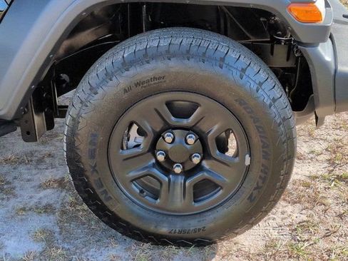 Used 2025 Jeep Wrangler Sport AWD/4WD image 10