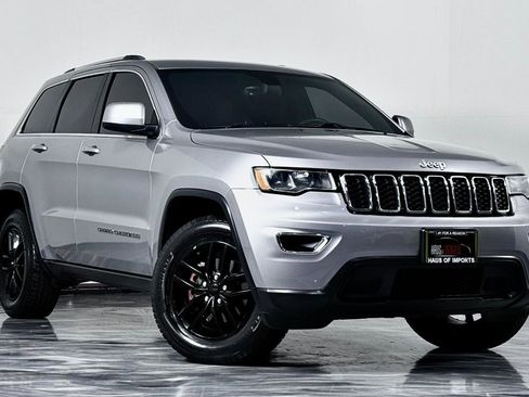 Used 2018 Jeep Grand Cherokee Laredo image 2