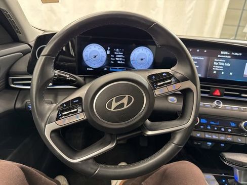 Used 2025 Hyundai Elantra SEL FWD image 18