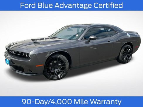 Used 2018 Dodge Challenger SXT RWD image 1