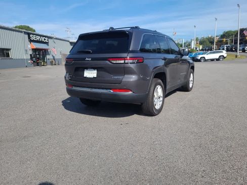 Used 2023 Jeep Grand Cherokee Laredo X AWD/4WD image 7
